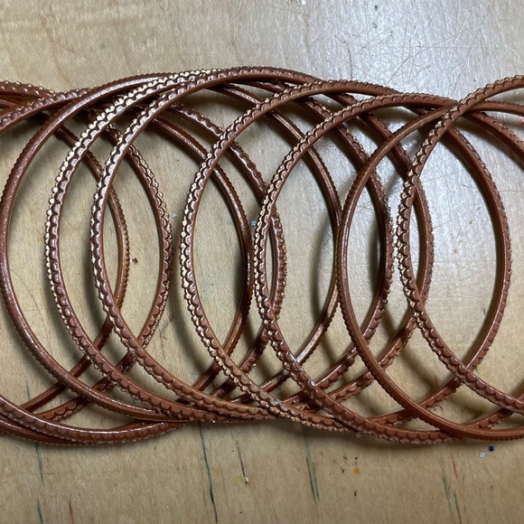 Gold Tone Bangle Set โ 11 Stackable Polished & Textured Bracelets โ NWT - Picture 2 of 4